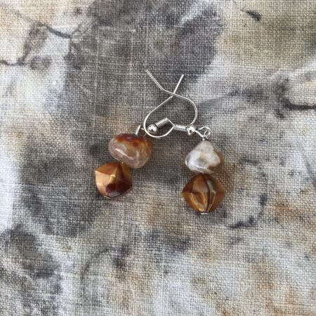 Small agate with glass beads